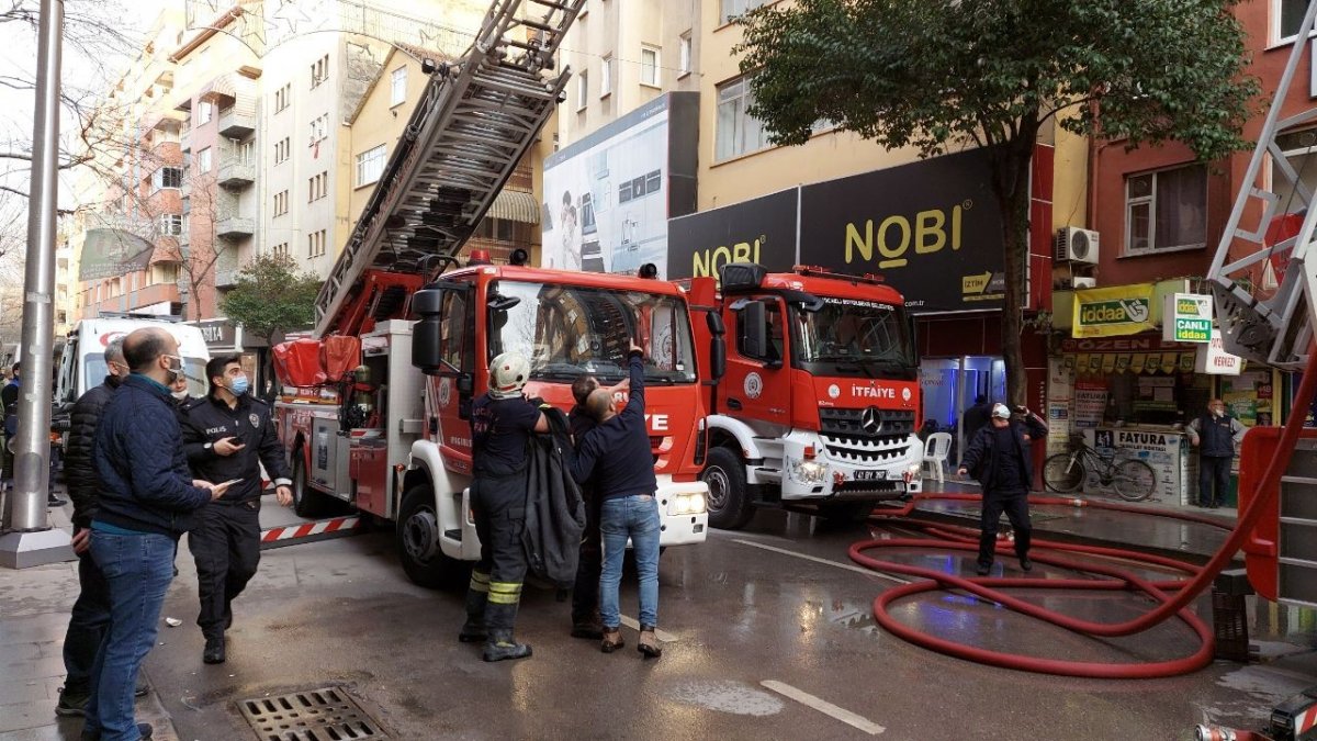 Kocaeli'de mangal için yakılan ateş, binayı küle çeviriyordu