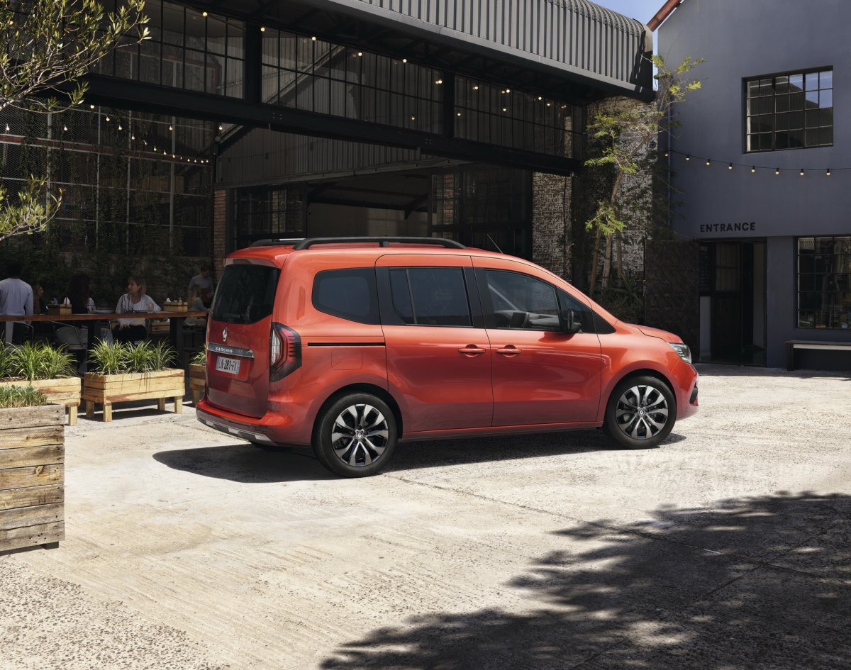 Yeni Renault Kangoo Avrupa fiyatı belli oldu