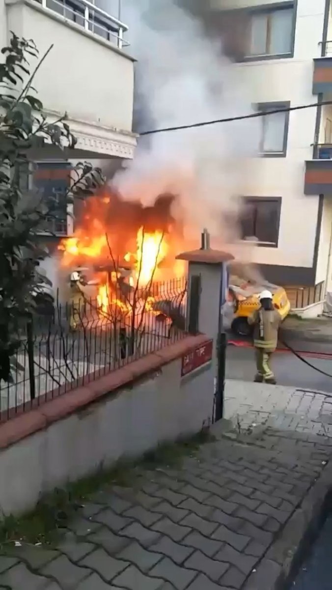 Çekmeköy'de takside çıkan yangın korku saçtı