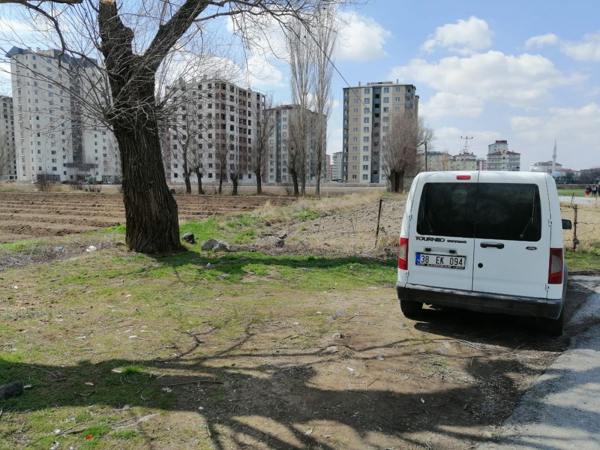 Kayseri'de genç kadını 15 yerinden bıçaklayıp yol kenarına attılar