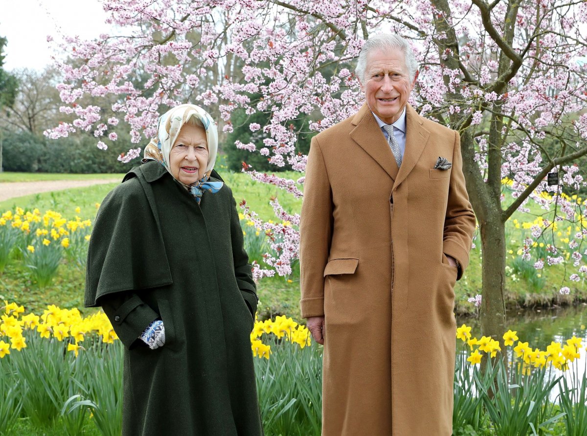 Kraliçe Elizabeth ile Prens Charles, Prens Harry'nin eski evinde