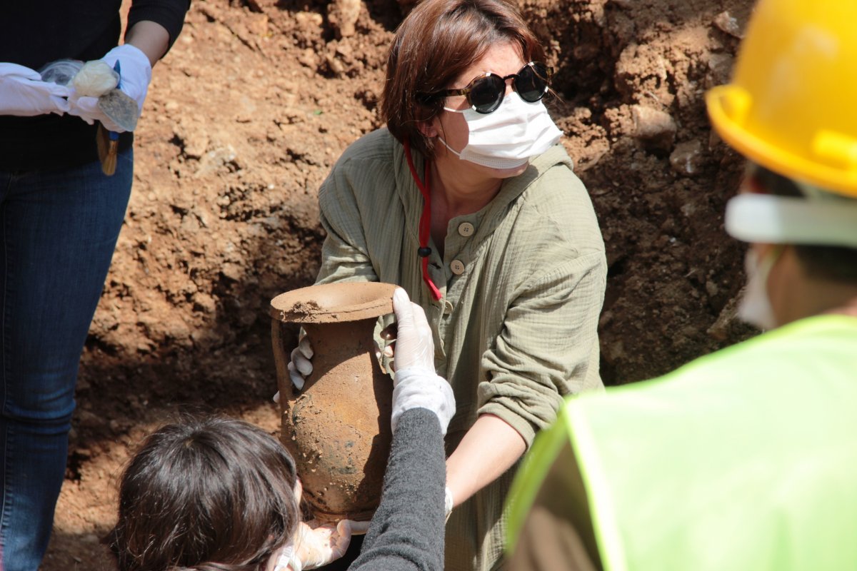 Muğla’da 2400 yıllık lahit mezarın kapağı açıldı