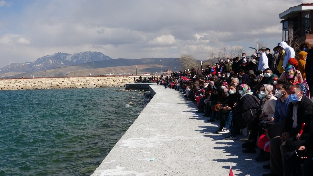 SOLOTÜRK'ten Van semalarında nefes kesen gösteri