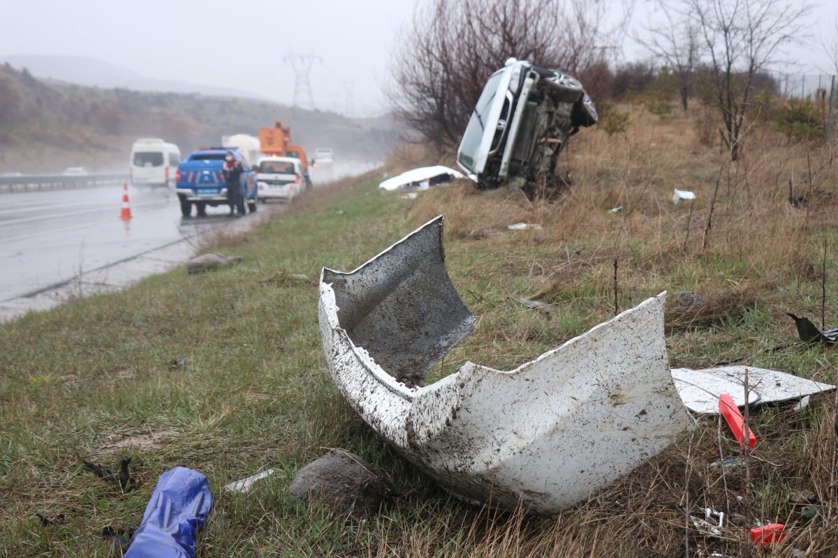 Bolu'da şarampole uçan araçtan fırladı