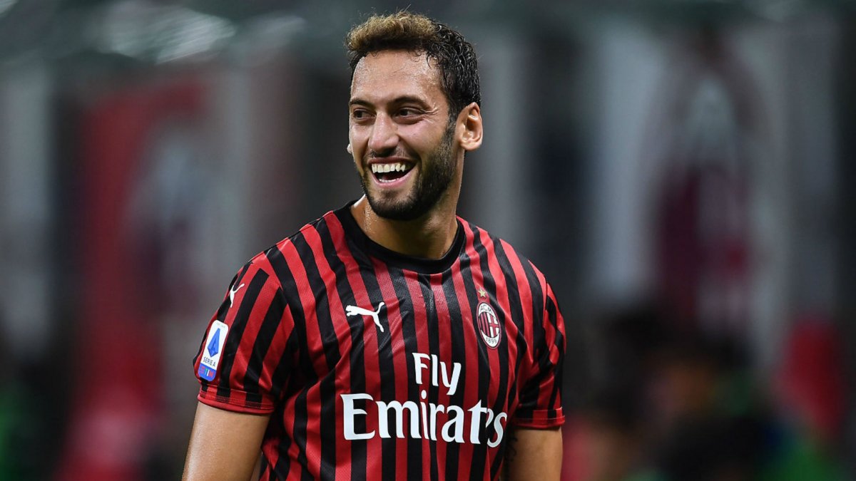 Juventus, Chelsea ve Arsenal Hakan Çalhanoğlu için yarışta