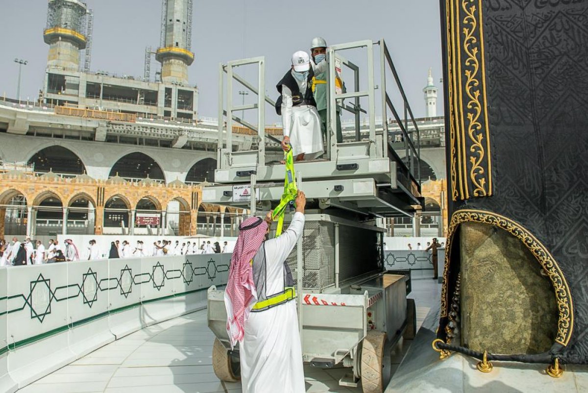 Maintenance work of the Kaaba cover has started #8