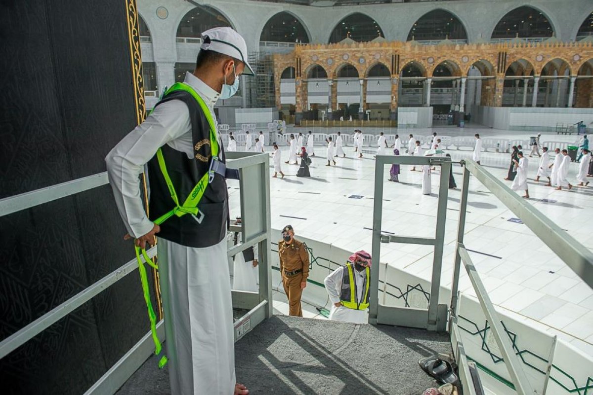 Maintenance work of the Kaaba cover has started #4