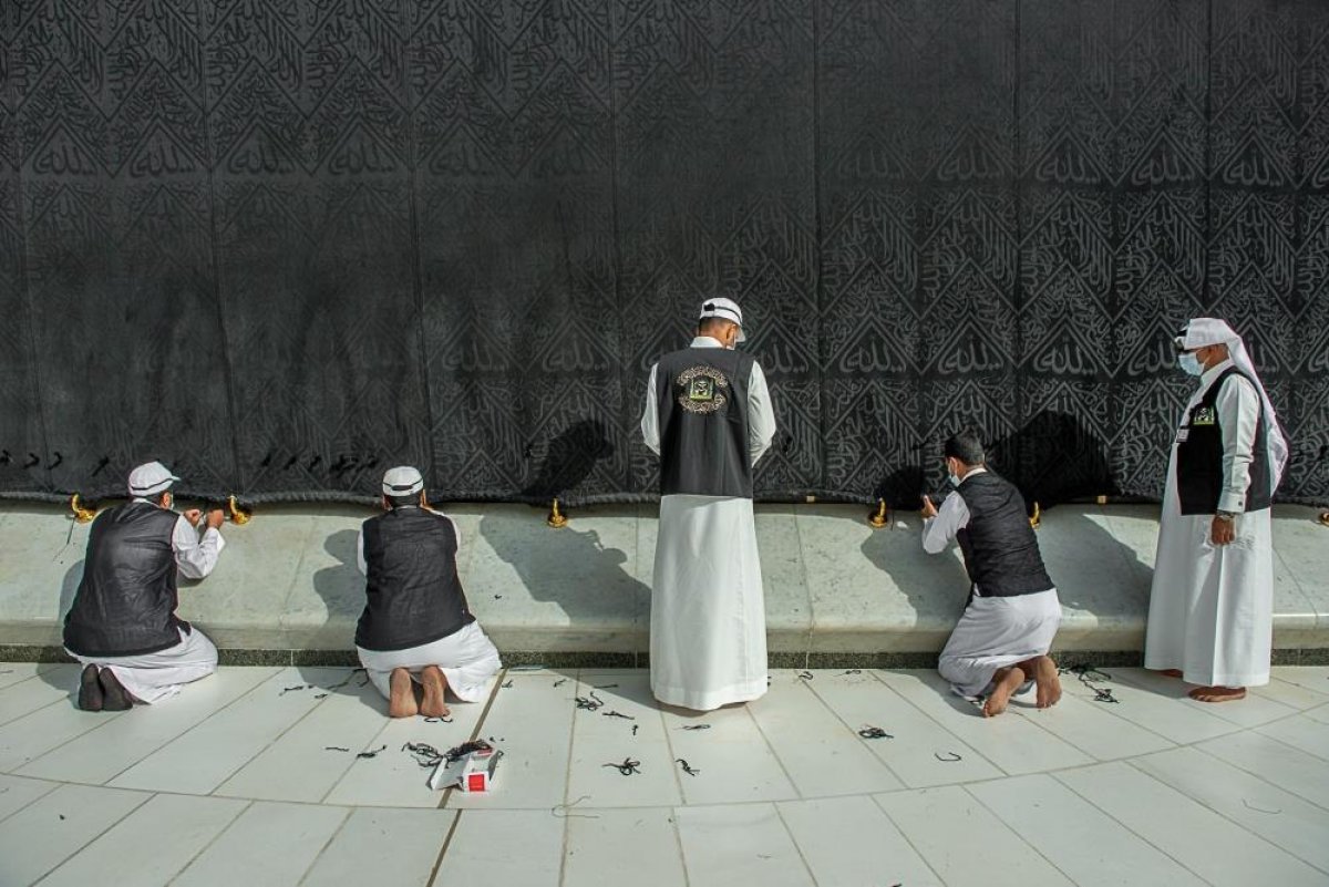 Maintenance work on the Kaaba cover has begun #1