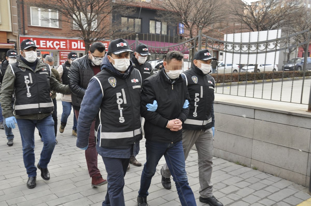 Denizli’de kendilerini savcı olarak tanıtıp para ve uyuşturucu istediler