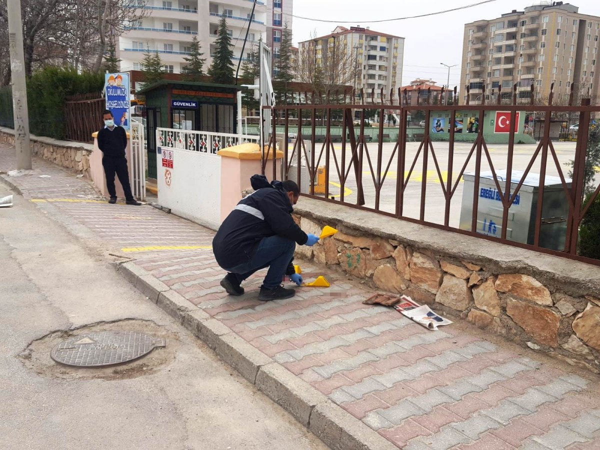 Konya’da okulun önünde kayınpederini bıçakladı