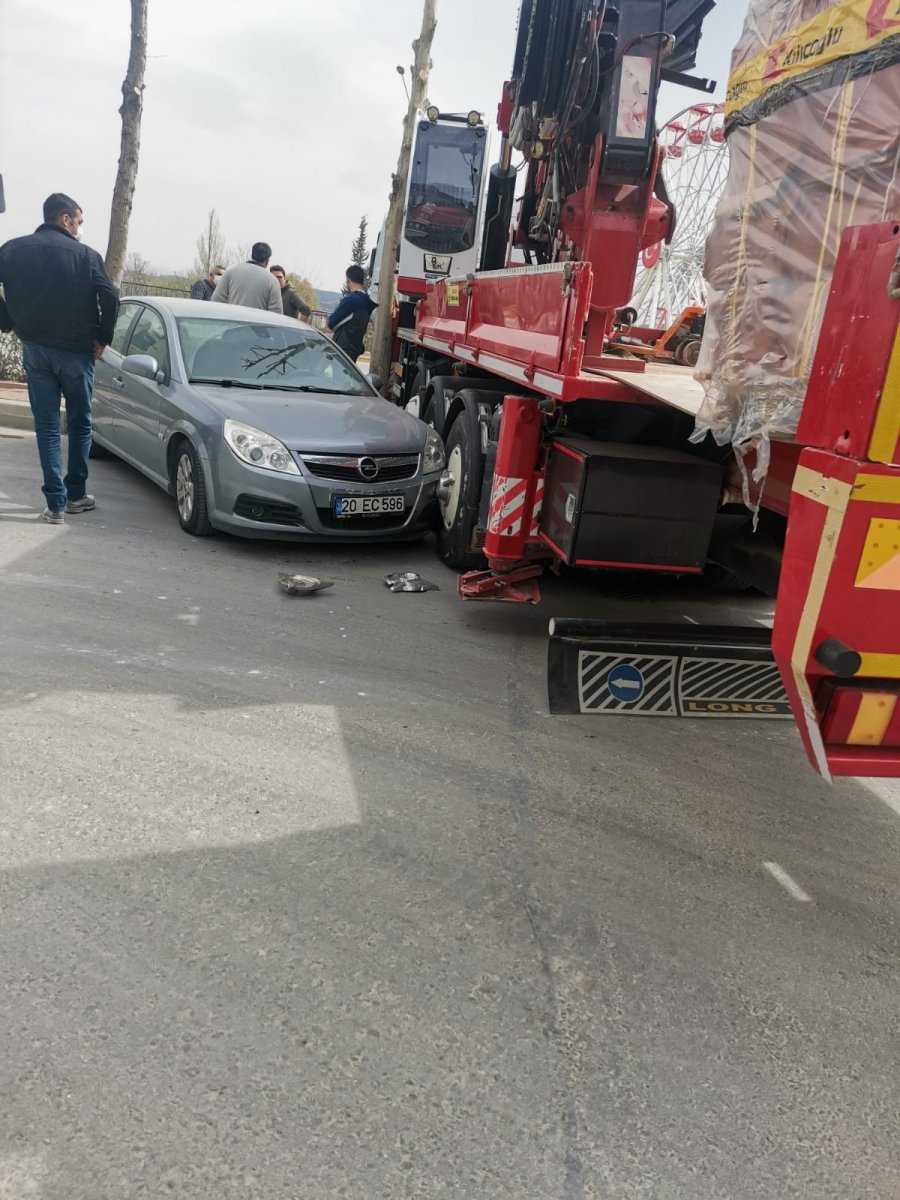 Denizli’de freni boşalan vinç, zincirleme kazaya neden oldu