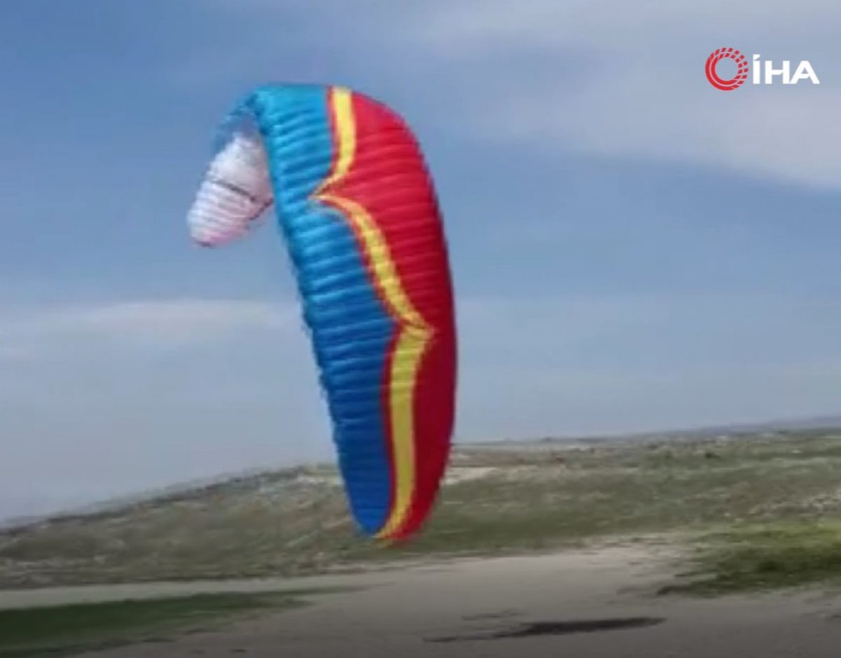 Denizli'de paramotor pilotunun yere çakılma anı