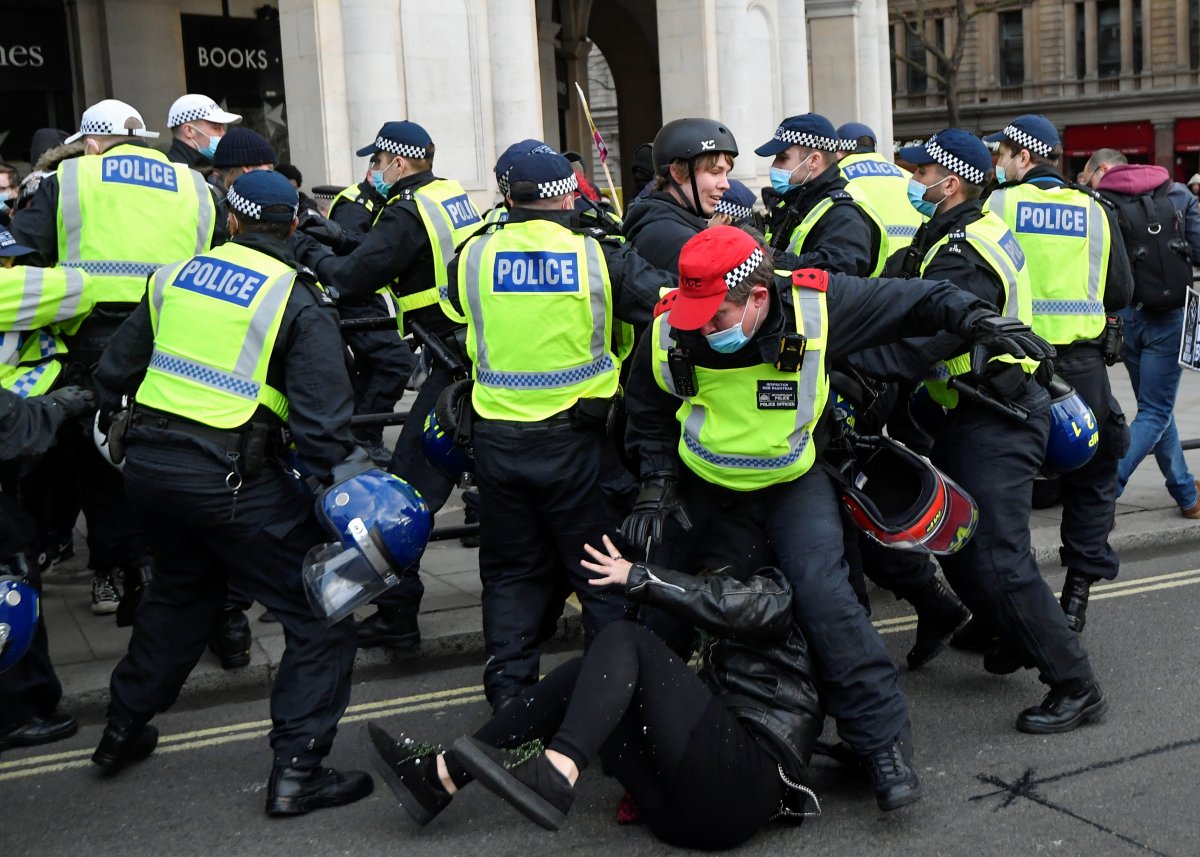 Protesters in England faced harsh police intervention #2