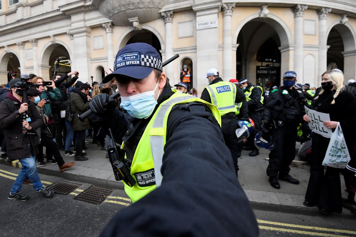 Demonstrators in England faced harsh police intervention #3