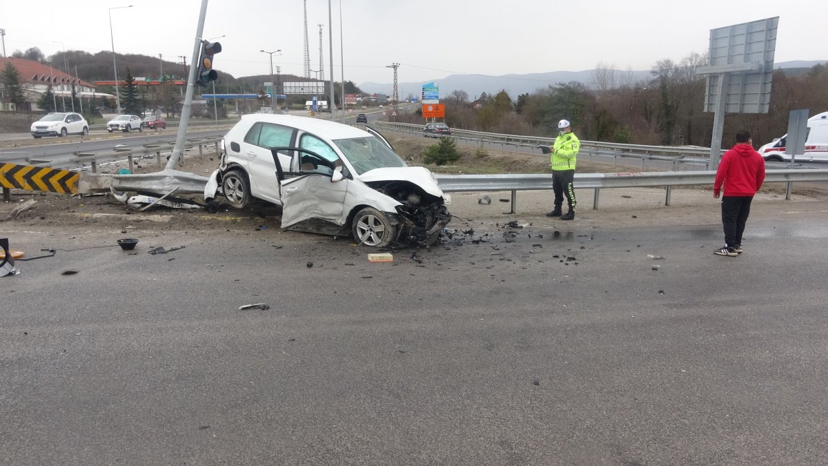 Bolu'da iki otomobil çarpıştı: 1 ölü, 3 yaralı