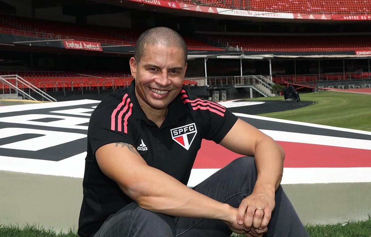 Alex de Souza teknik direktörlük kariyerine başladı