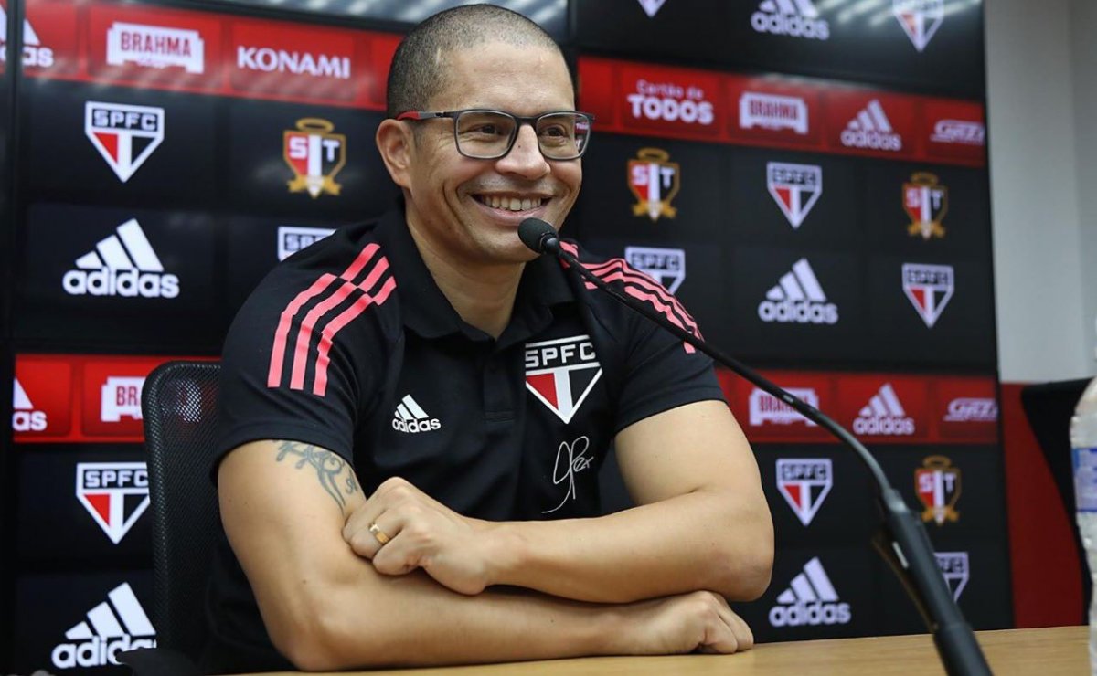 Alex de Souza teknik direktörlük kariyerine başladı