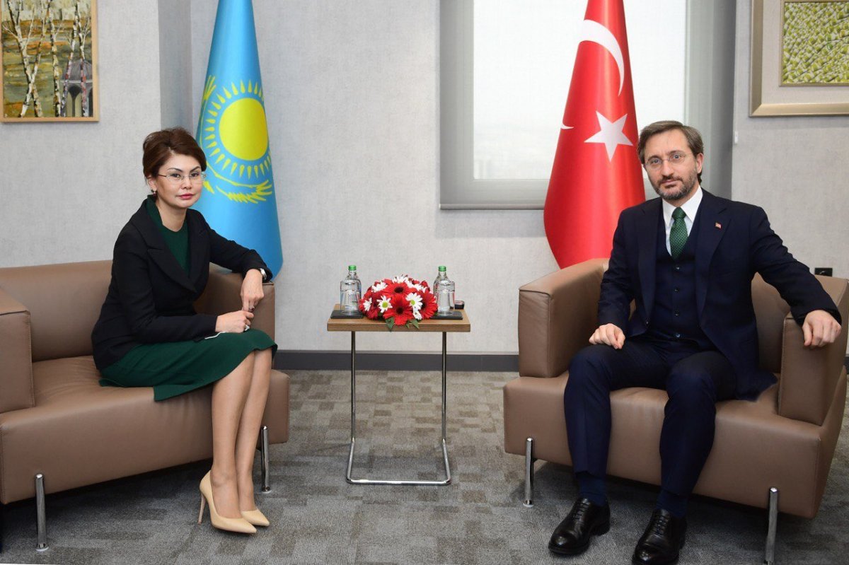 Fahrettin Altun, Kazak Bakan Balayeva ile bir araya geldi