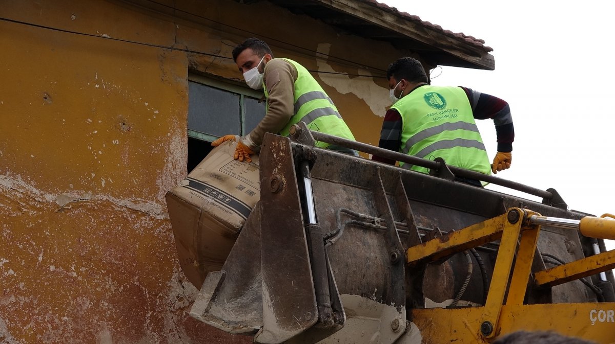 Çorum’daki bir evden 4 kamyon çöp çıktı