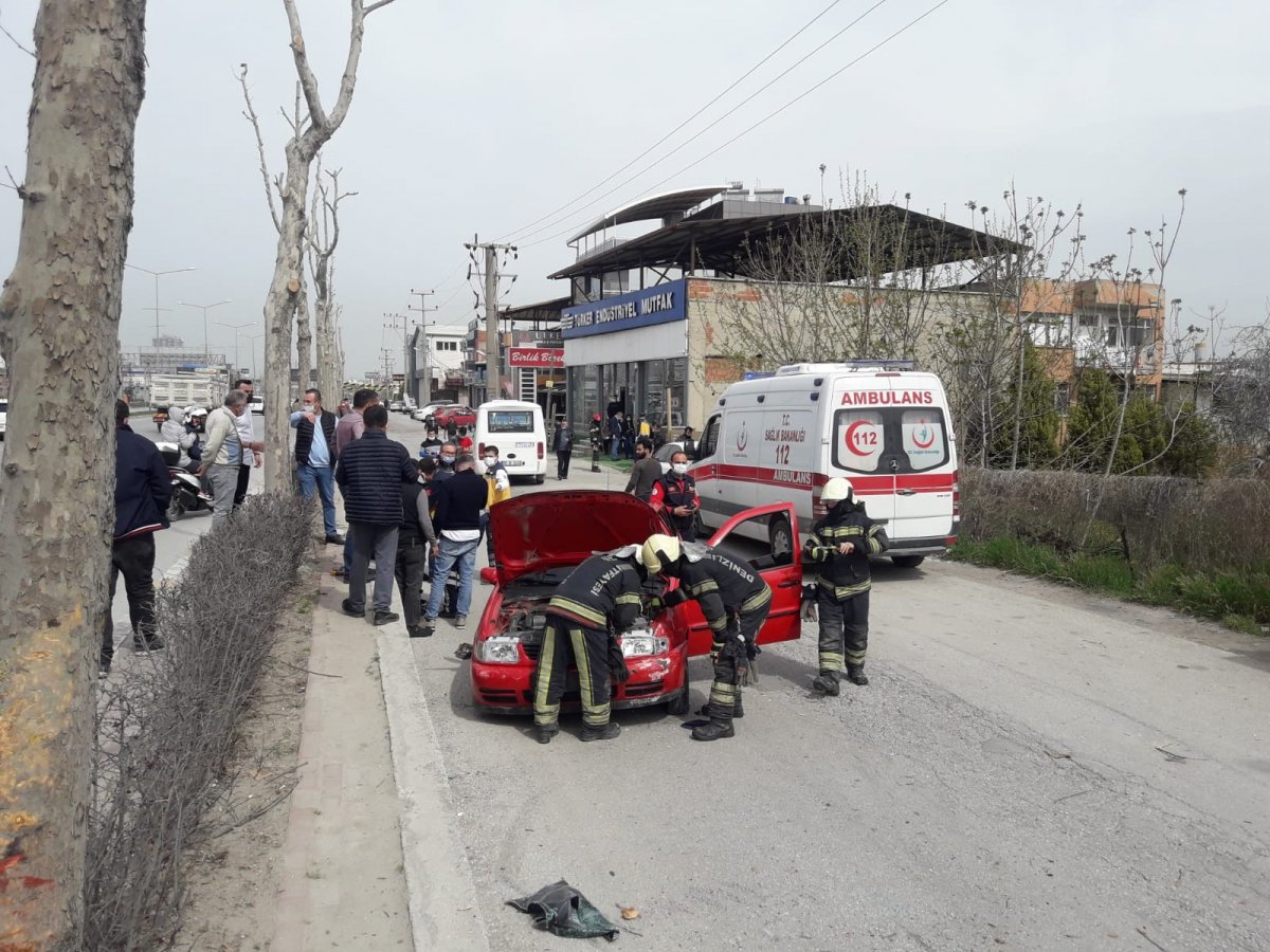 Denizli'de bariyerleri aşıp minibüse çarptı: 7 yaralı