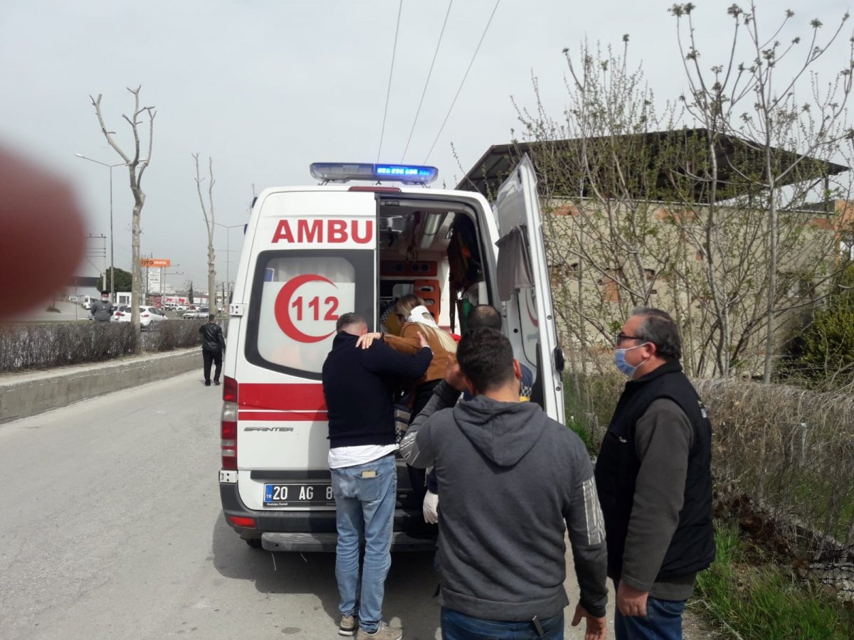 Denizli'de bariyerleri aşıp minibüse çarptı: 7 yaralı