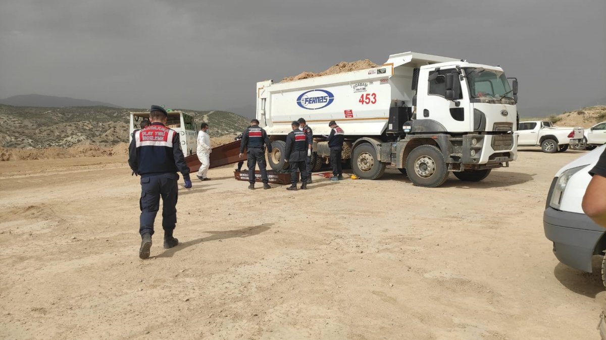 Denizli’de kamyonun boşalttığı hafriyatın altında kalarak can verdi