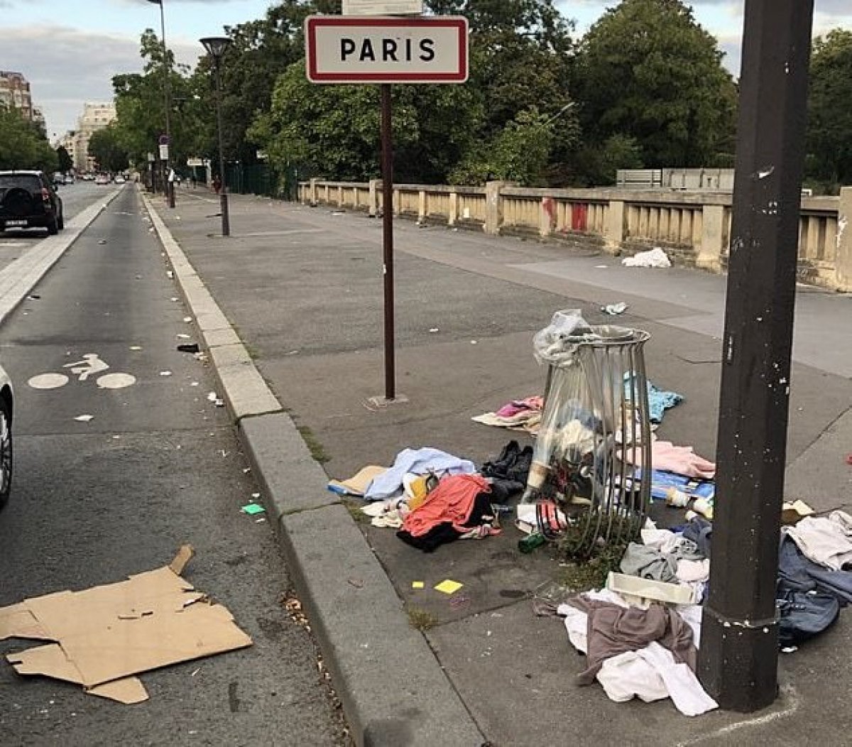 Paris streets filled with garbage #1