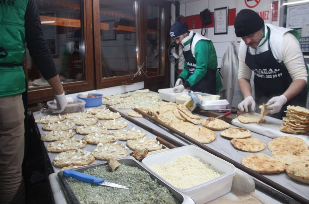 Anadolu pizzası: Yağ somunu nasıl yapılır? Meşhur Konya yağ somunu malzemeleri ve tarifi..