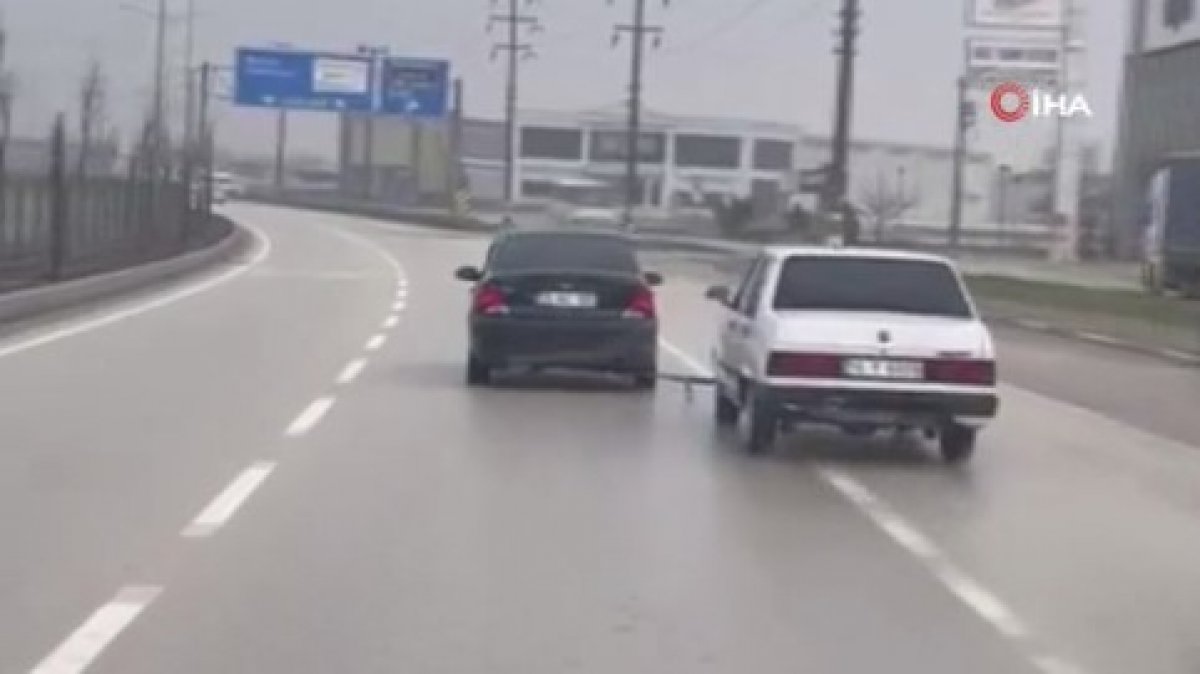 Bursa'da trafiği tehlikeye atan görüntü