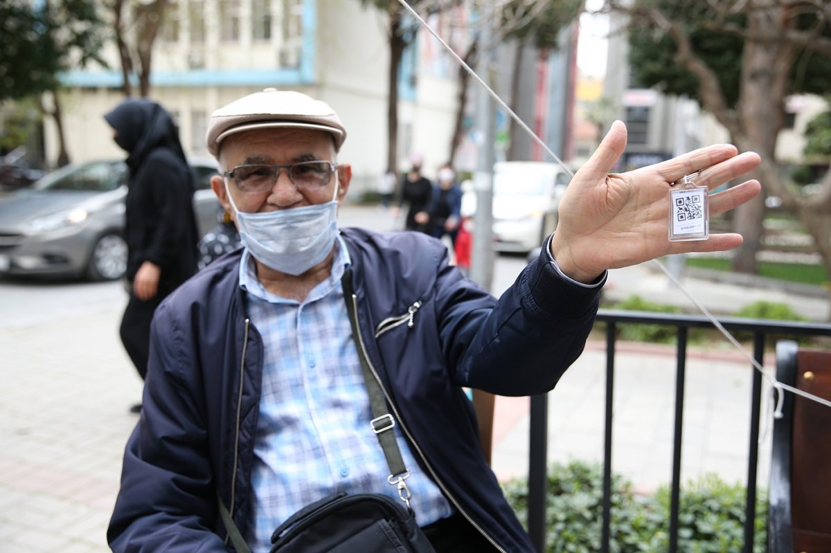 Denizli’de vatandaşlara HES kodlu anahtarlık dağıtıldı