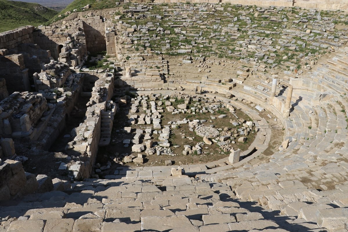 Laodikya Antik Tiyatrosu, izleyicilerini ağırlamak için gün sayıyor