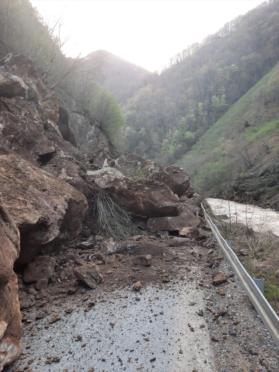 Giresun’da Bulancak - Kovanlık yolunda heyelan