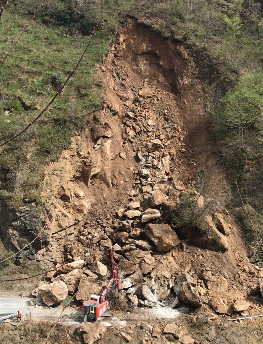 Giresun’da Bulancak - Kovanlık yolunda heyelan