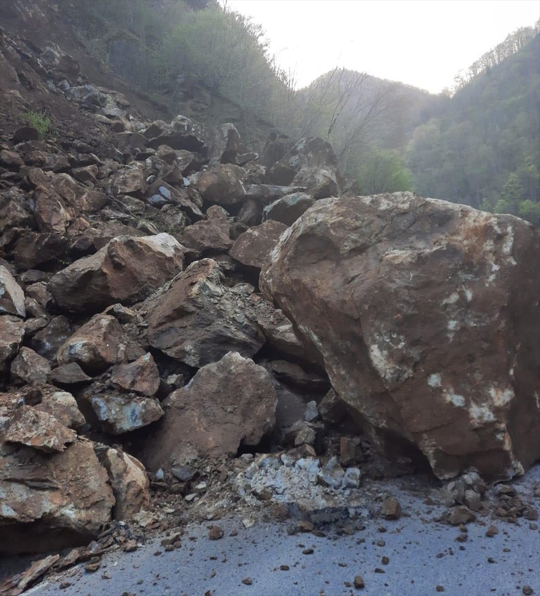 Giresun’da Bulancak - Kovanlık yolunda heyelan