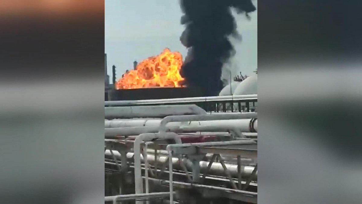 Explosion at oil refinery in Mexico #2