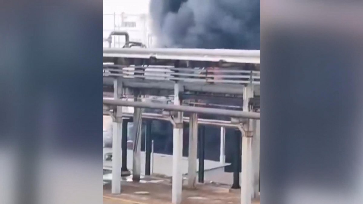 Explosion at oil refinery in Mexico #4