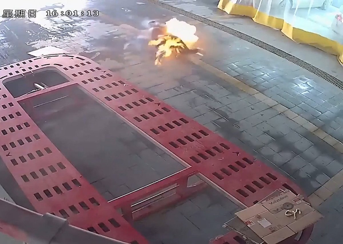 Driver in China caught in flames #2