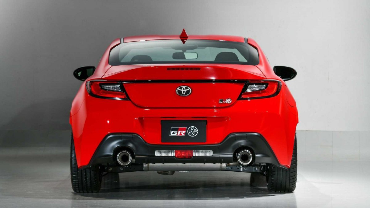 Toyota'nın yeni spor otomobili GR 86 tanıtıldı