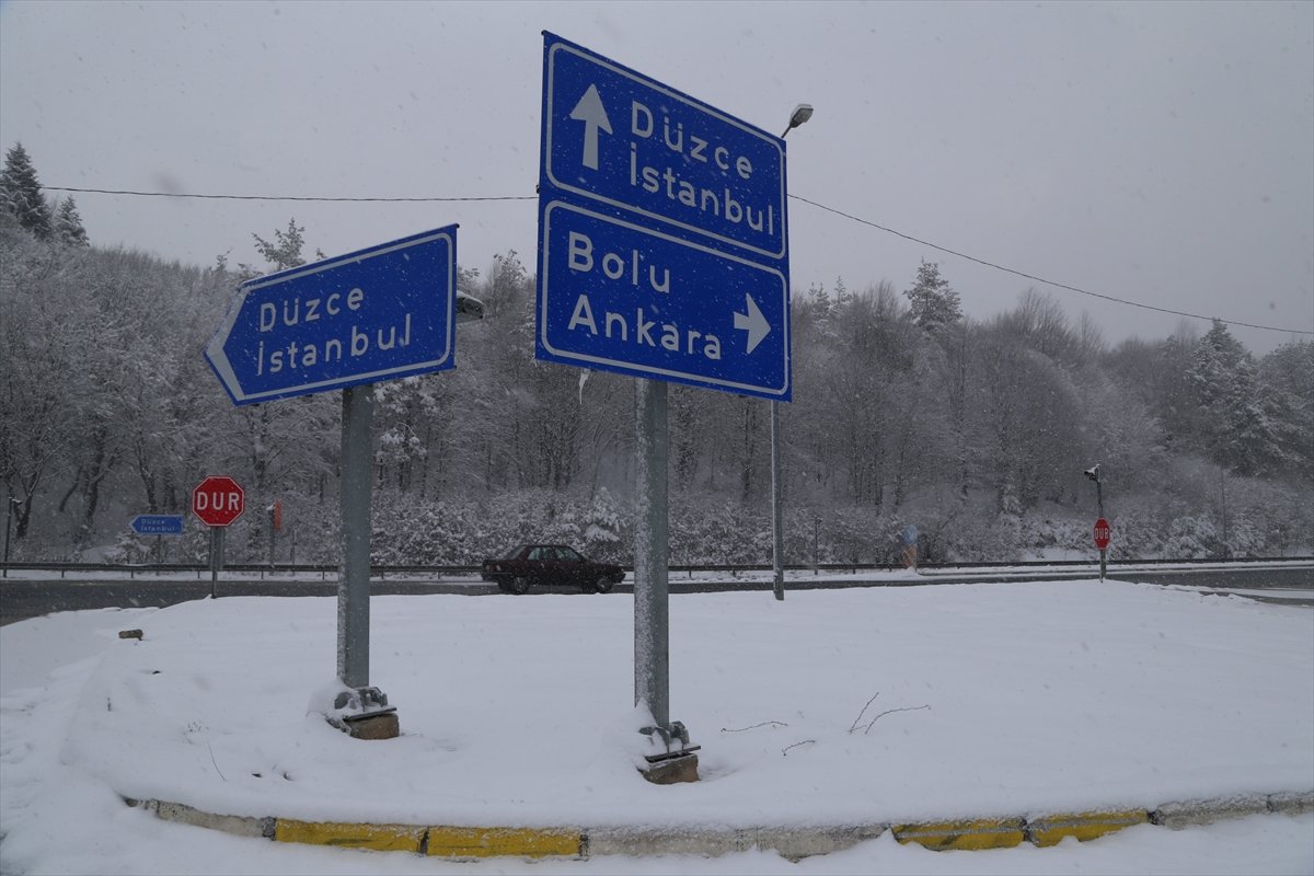 Bolu Dağı'nda kar yağışı