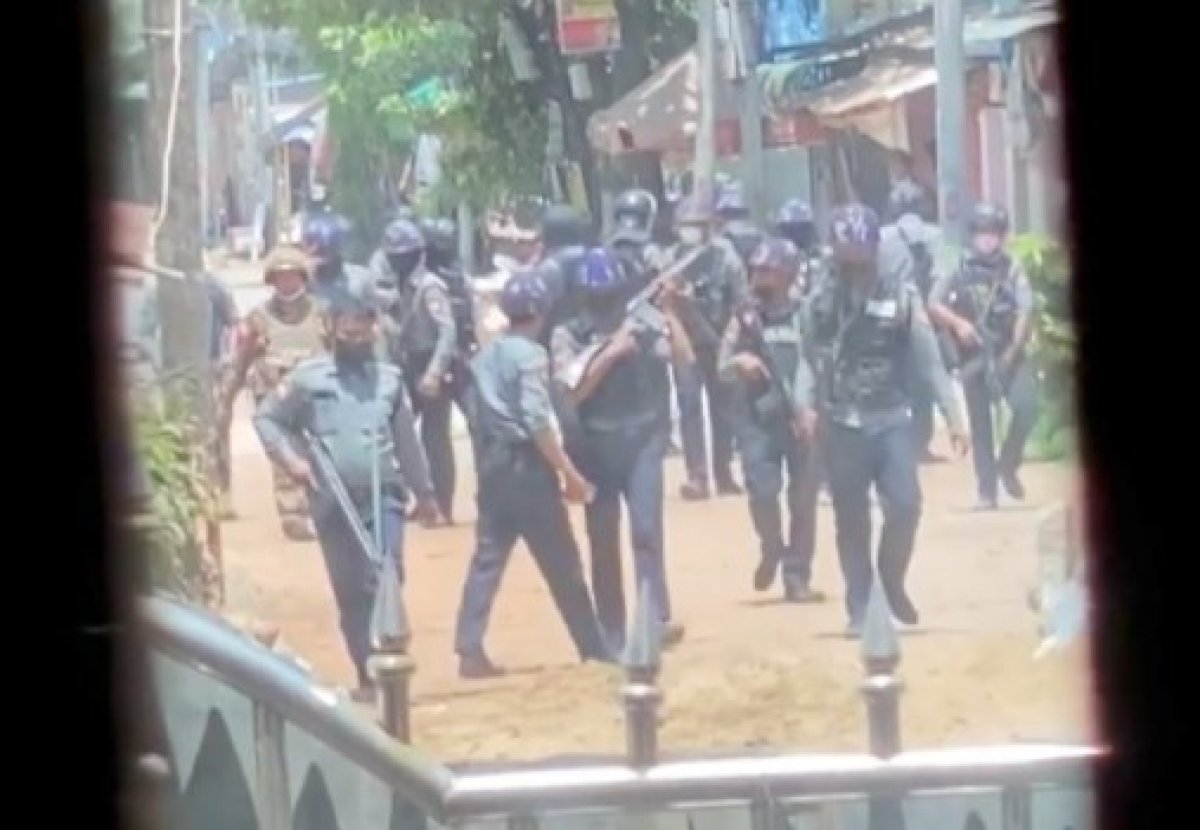 Army in Myanmar opens fire on protesters: 80 dead #5
