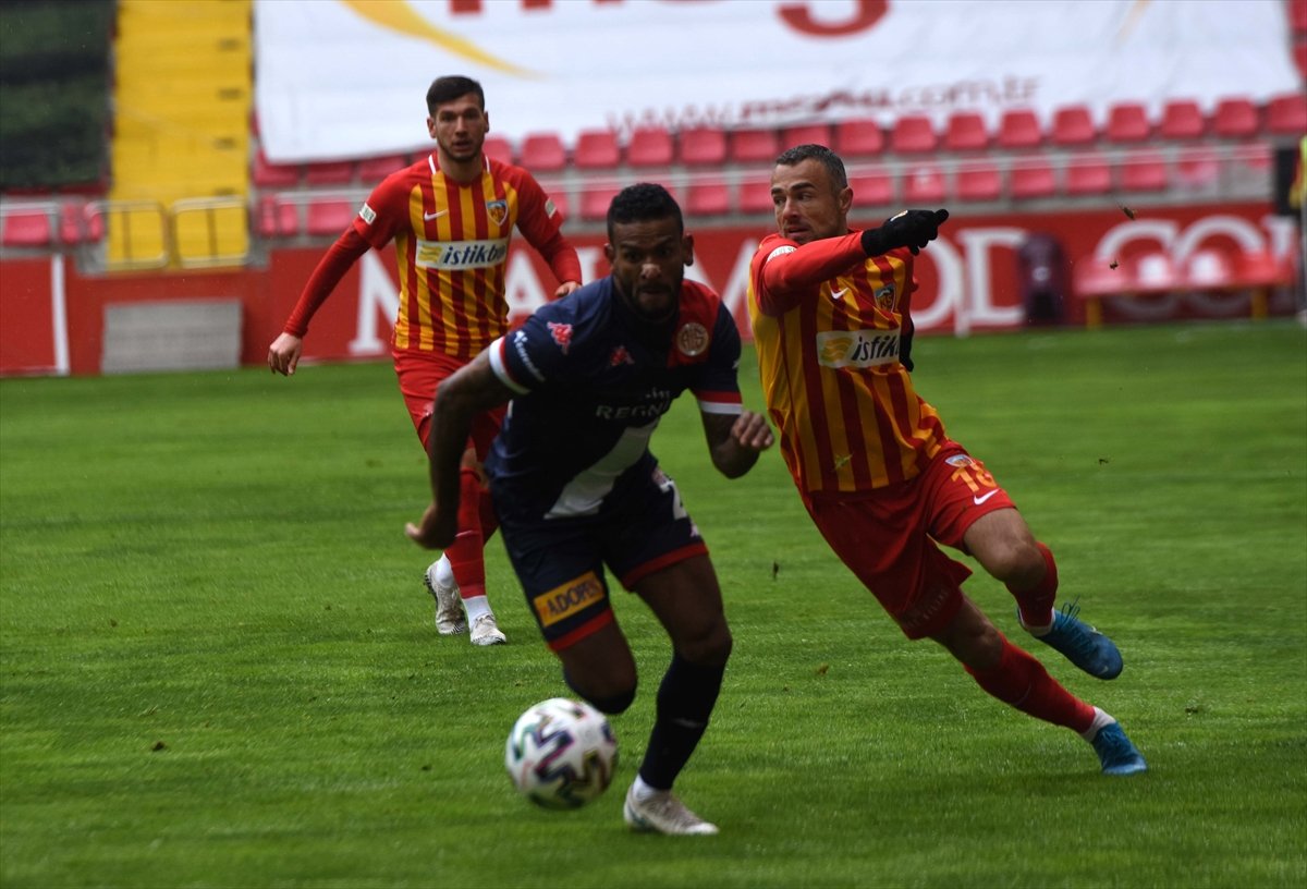 Antalyaspor deplasmanda Kayserispor'u tek golle mağlup etti