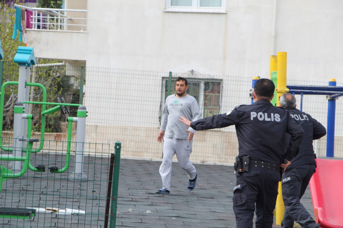 Denizli’de tüfek ile parkta oynayan çocukları hedef aldı