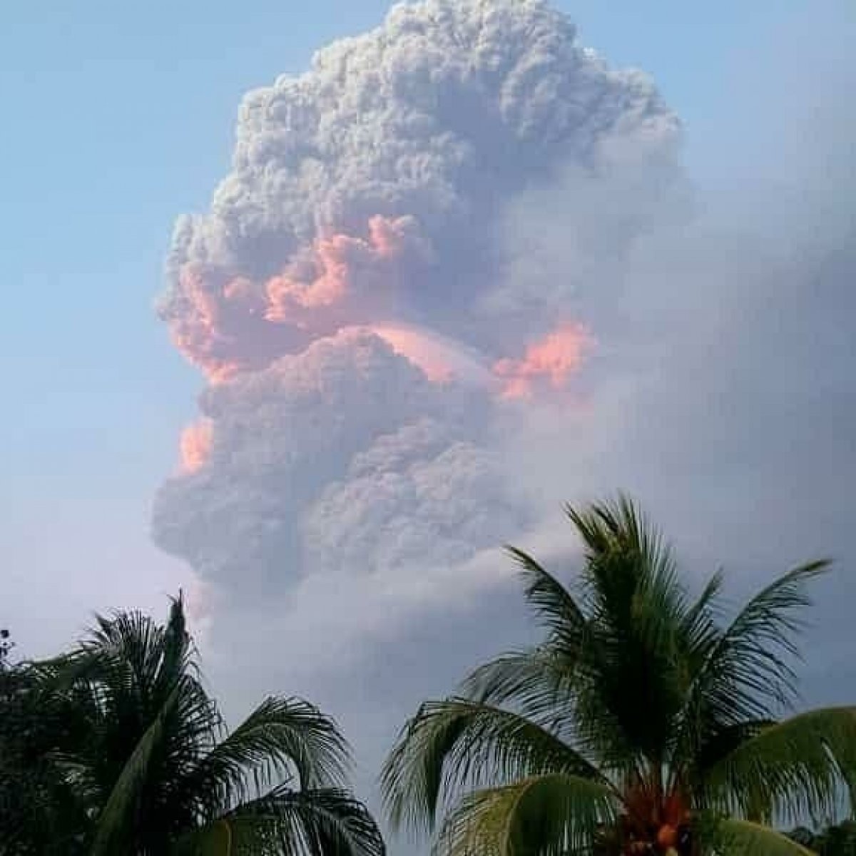 La Soufriere Volcano erupted 3 times in 2 days, it rained ash #4