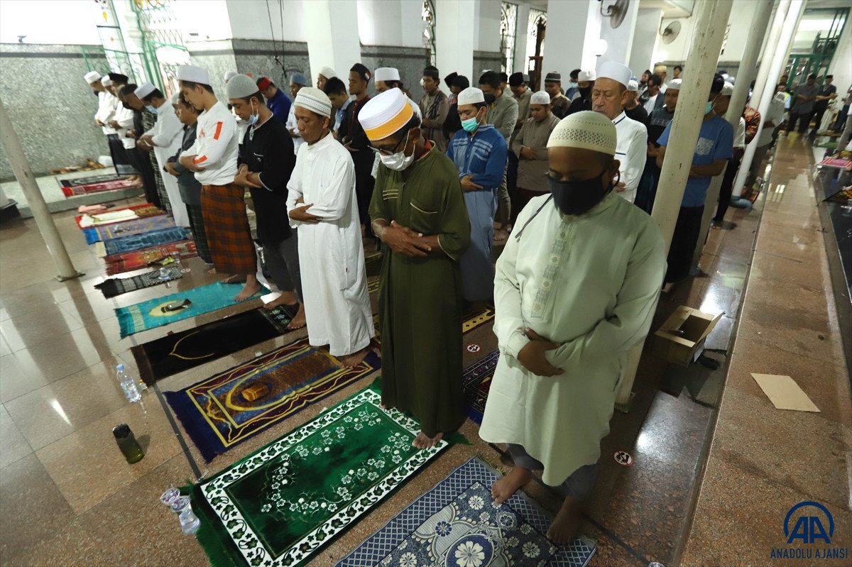 First Taraweeh performed in Indonesia #4