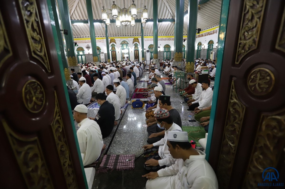 First Taraweeh performed in Indonesia #5