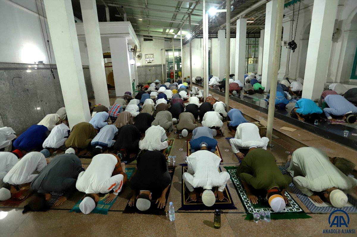 First Taraweeh performed in Indonesia #6