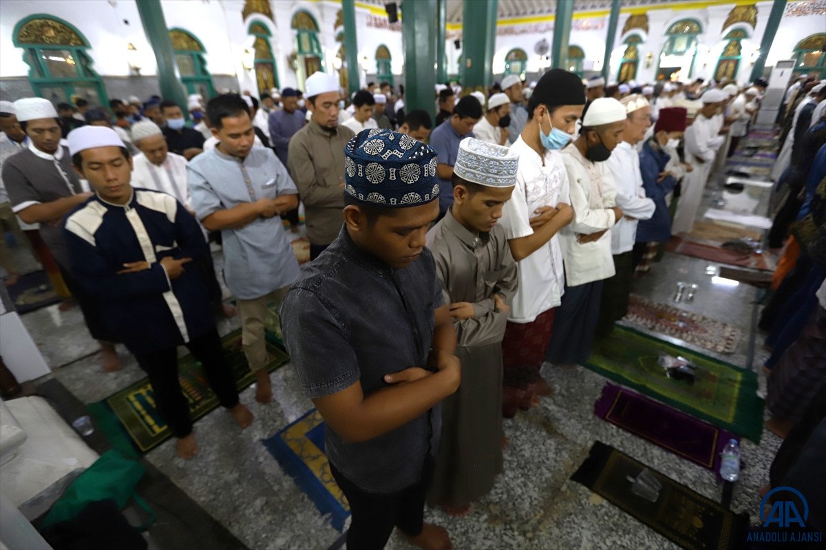 First Taraweeh performed in Indonesia #7