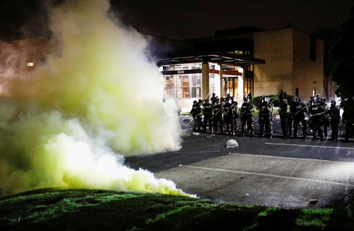 ABD'de polisin, araç içindeki siyahi genci öldürmesi ortalığı karıştırdı