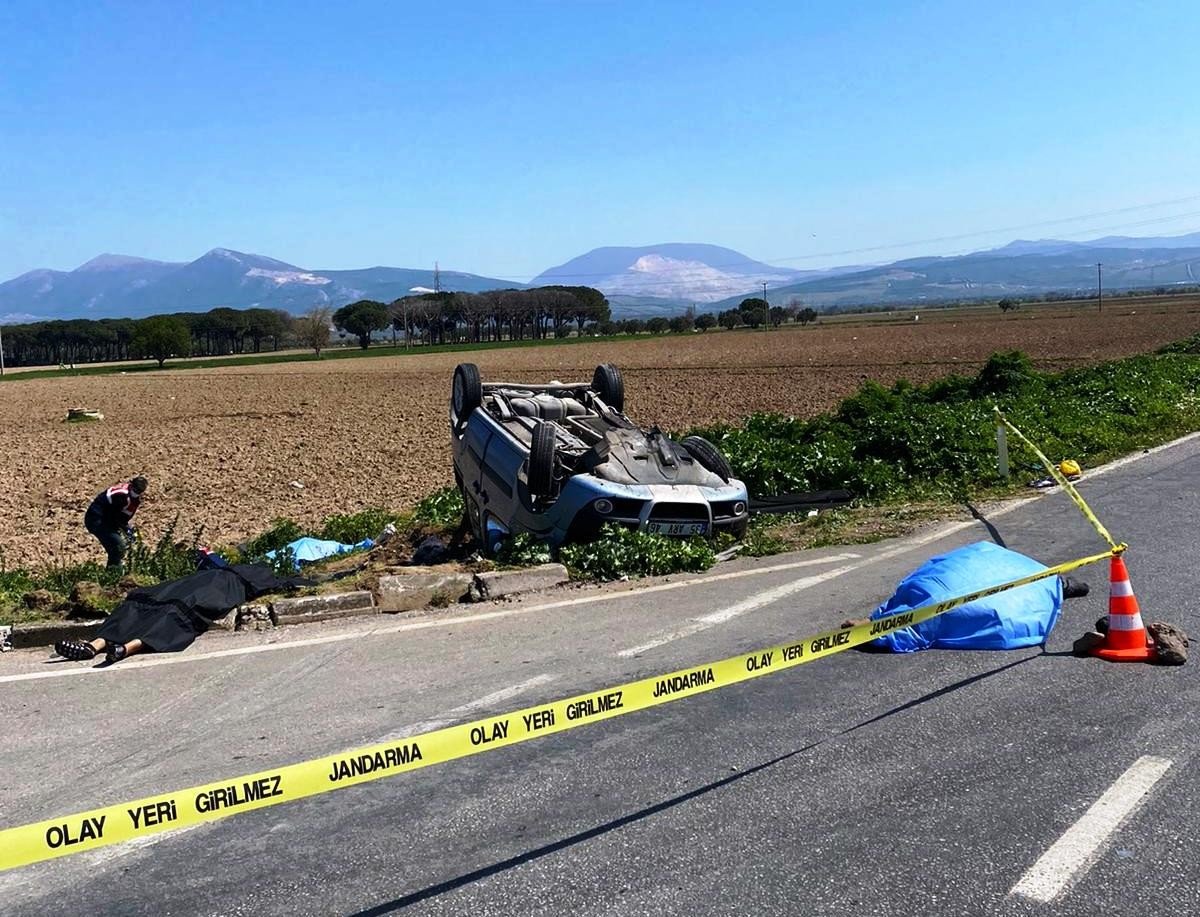 İzmir Bergama'da feci kaza: Ölü ve yaralılar var