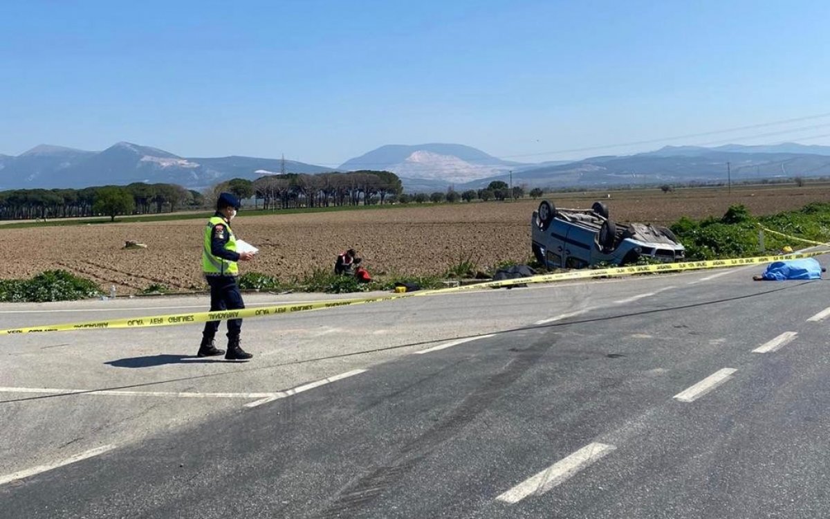 İzmir Bergama'da feci kaza: Ölü ve yaralılar var